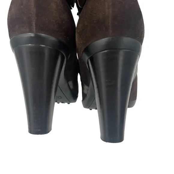 Tod's Ankle Boots in Brown Suede‎ Size 7