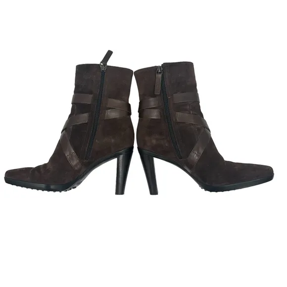 Tod's Ankle Boots in Brown Suede‎ Size 7