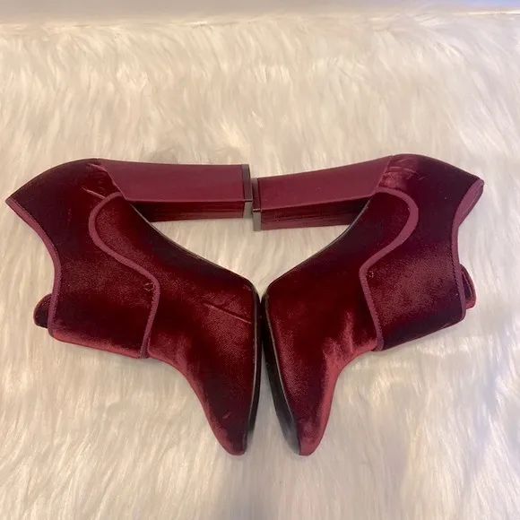 Tory Burch Carley Burgundy Velvet Ankle Boots Size 5