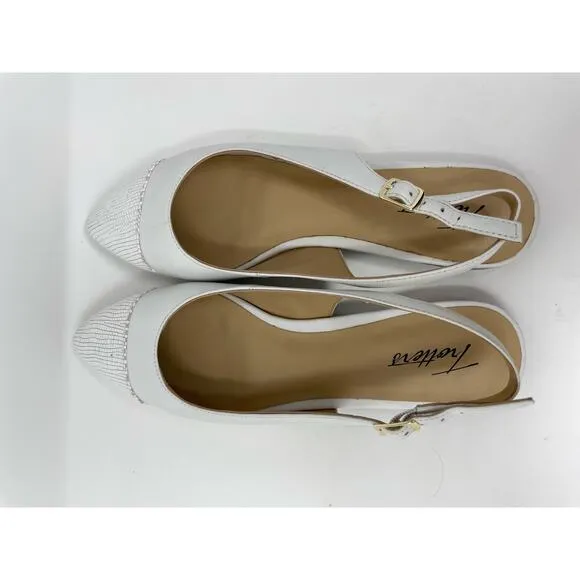 Trotters Womens Halsey Flat White Adjustable Ankle Strap Size 8.5