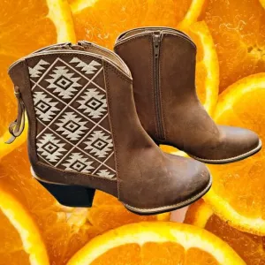 Twisted X Cowboy Ankle Boots with White Stitch Design‎ Size 7.5 Model WWF0010