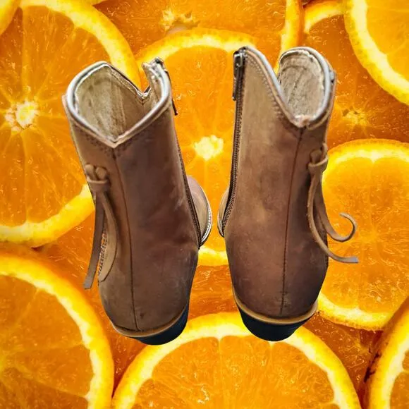 Twisted X Cowboy Ankle Boots with White Stitch Design‎ Size 7.5 Model WWF0010