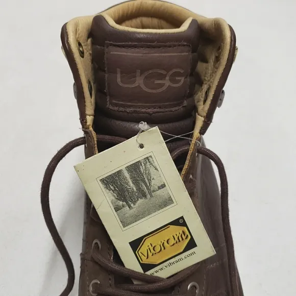 UGG Australia 3369 Mens Black Leather Ankle Boots Size US 11.5 Vibram Soles