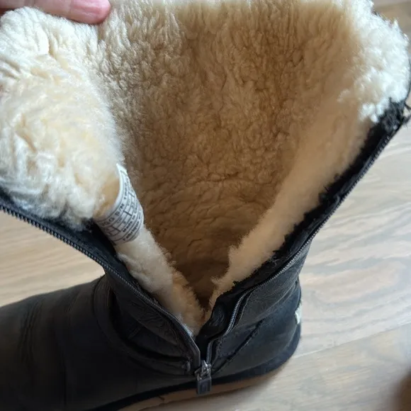UGG Australia Black Fully Lined Kensington Moto Boots Size US 3