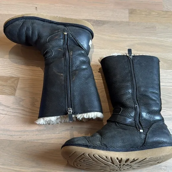 UGG Australia Black Fully Lined Kensington Moto Boots Size US 3