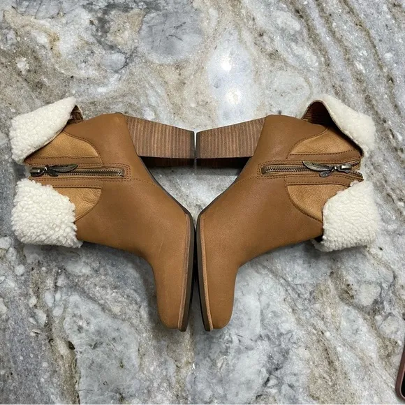 UGG AUSTRALIA Charlee Chestnut Ankle Boots With Sherpa Cuff Detail