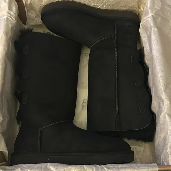 UGG Bailey Bow Tall II Black Size 5