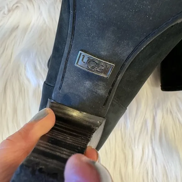 UGG black Dandylion cuffed ankle boots real Sherpa fur lining size 7.5