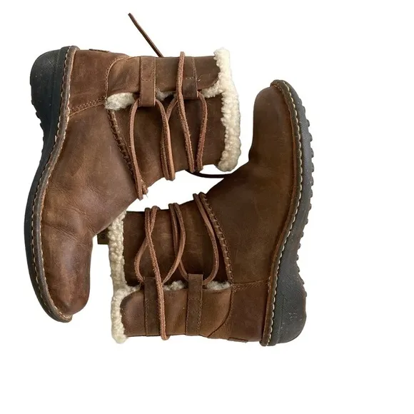 UGG Brown Leather/Sheep Skin Caspia Lace- Up  boots Sz 6