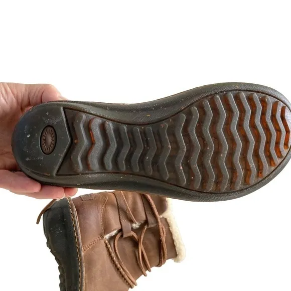 UGG Brown Leather/Sheep Skin Caspia Lace- Up  boots Sz 6