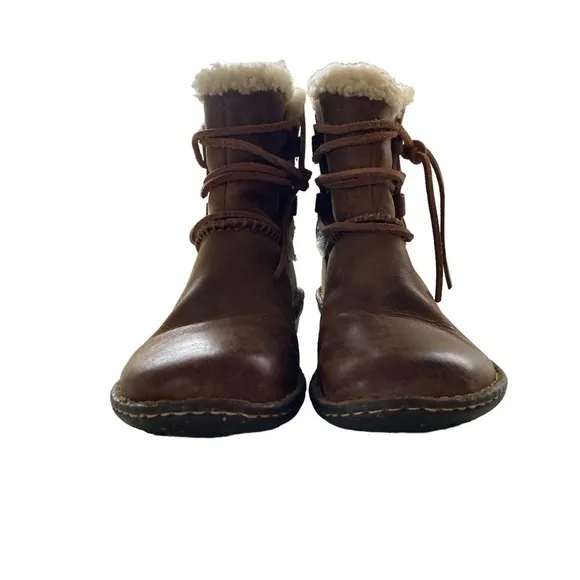 UGG Brown Leather/Sheep Skin Caspia Lace- Up  boots Sz 6