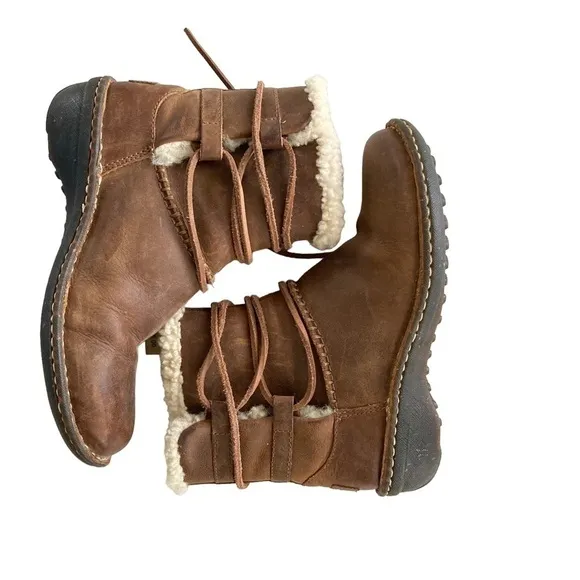 UGG Brown Leather/Sheep Skin Caspia Lace- Up  boots Sz 6
