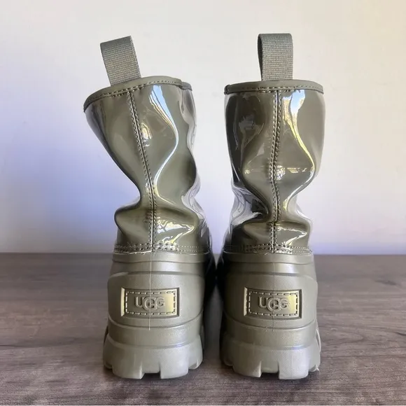 Ugg Classic Brella Mini Women's Water Repellant Boot Size 8 SKU#243048