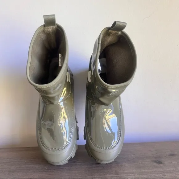 Ugg Classic Brella Mini Women's Water Repellant Boot Size 8 SKU#243048