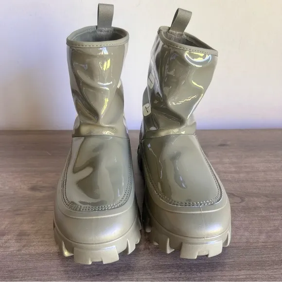 Ugg Classic Brella Mini Women's Water Repellant Boot Size 8 SKU#243048