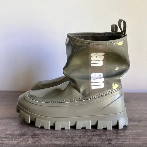Ugg Classic Brella Mini Women's Water Repellant Boot Size 8 SKU#243048