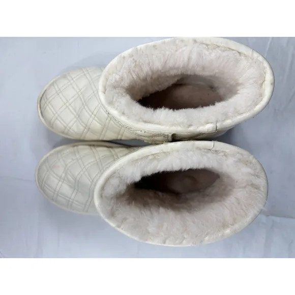 UGG Classic Mini II Quilted boots white size 9