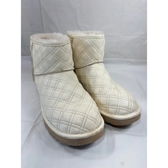 UGG Classic Mini II Quilted boots white size 9