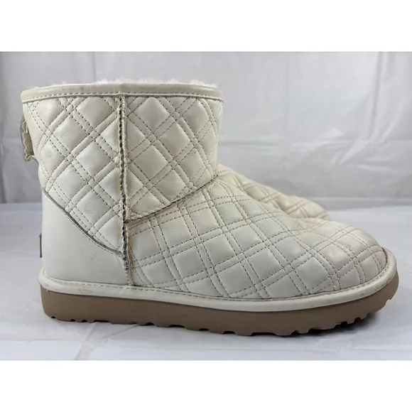 UGG Classic Mini II Quilted boots white size 9