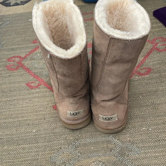 UGG Downtown Sheepskin Boots. MA5