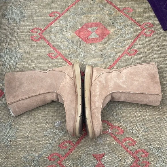 UGG Downtown Sheepskin Boots. MA5