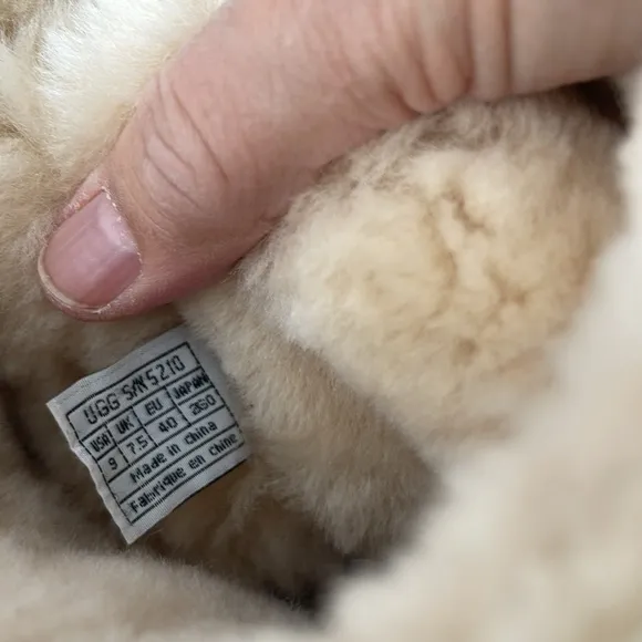 UGG Downtown Sheepskin Boots. MA5