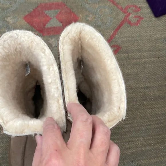 UGG Downtown Sheepskin Boots. MA5