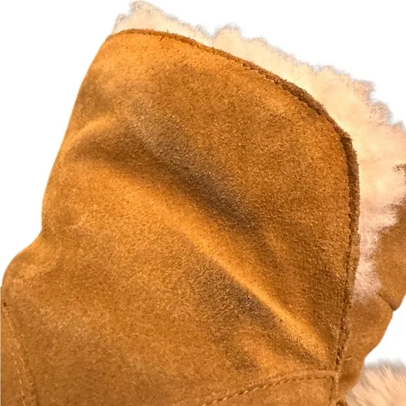 UGG Isley Waterproof Leather Suede Pom Pom Fleece Sherling NWOT/EUC in Size 5