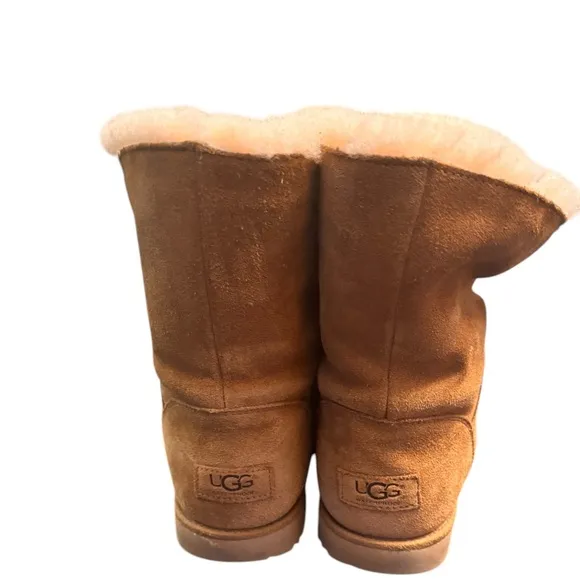 UGG Isley Waterproof Leather Suede Pom Pom Fleece Sherling NWOT/EUC in Size 5