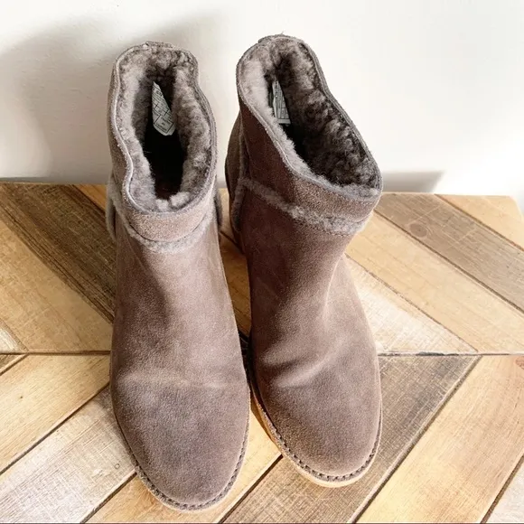 UGG Kasen Ankle Boots