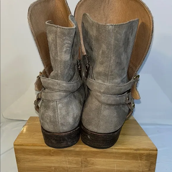 UGG Kelby Suede Ankle Boots (H222)