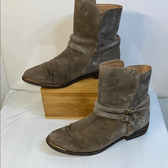 UGG Kelby Suede Ankle Boots (H222)