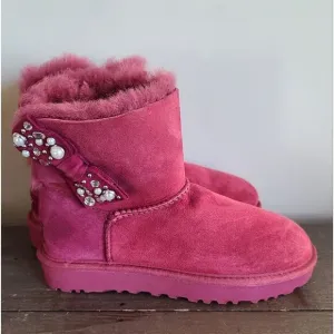 UGG MINI BAILEY BOW BRILLIANT CRYSTAL SUEDE SHEEPSKIN BOOTS Garnet Size 5