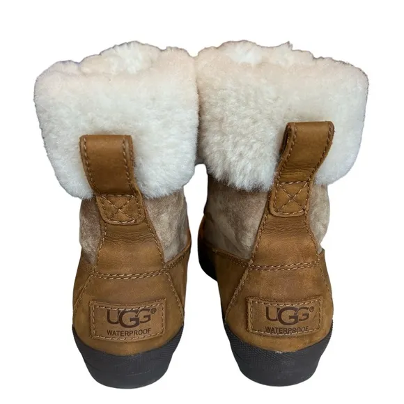 Ugg Nadja Lace Up Fur Cuffed Chestnut Brown Ankle Boots Shoes, size 5