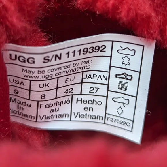 UGG Neumel II Graphic Spell Out Red Logo Ankle Chukka Suede Boots size Men's 9
