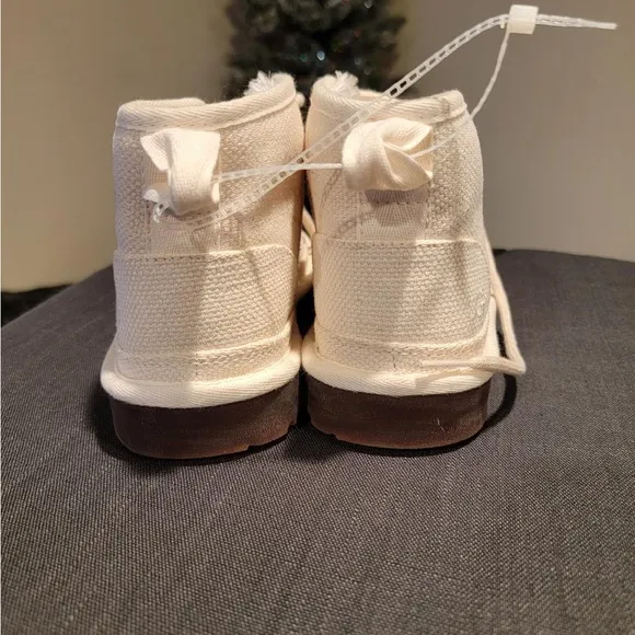UGG Neumel Natural BootsAnkle Chukka Lace Up