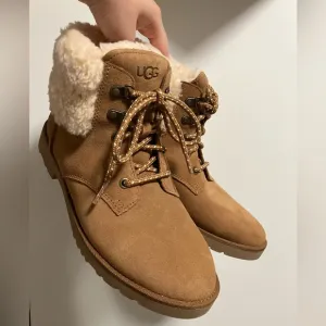 UGG Romely Heritage Lace Boots