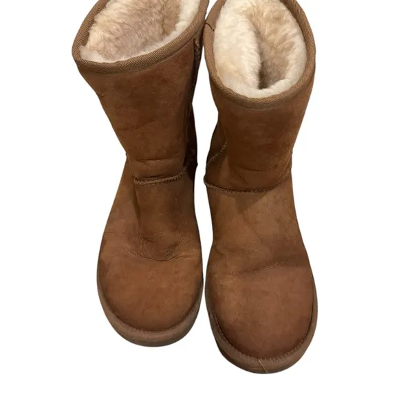 UGG Sheepskin Lined classic boots
