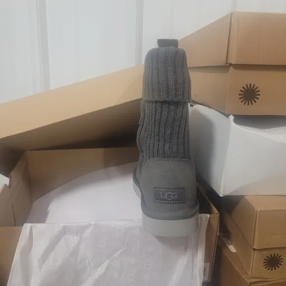UGG SWEATER KNIT SHORT BOOTS GRAY 6-11‎