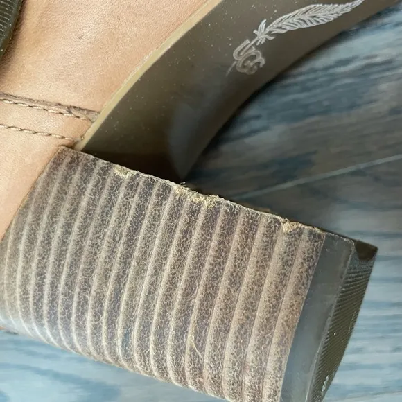 UGG THAMES SEAWEED PERF ANKLE BOOT SUNTAN