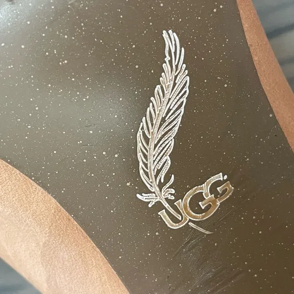 UGG THAMES SEAWEED PERF ANKLE BOOT SUNTAN
