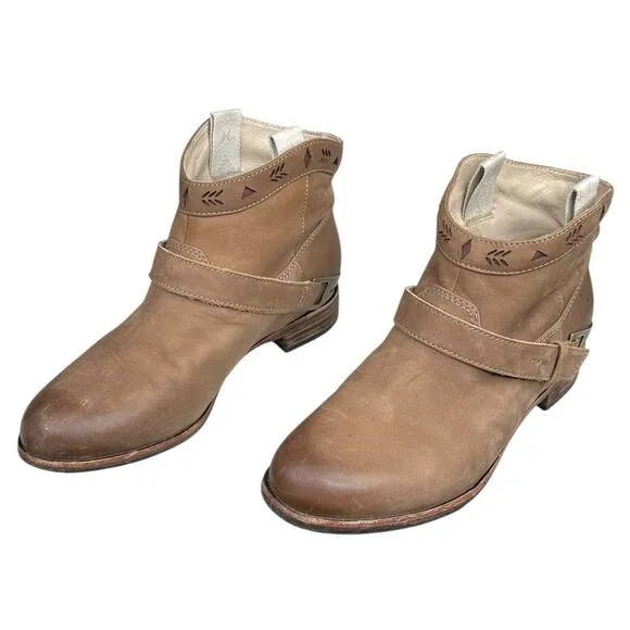 UGG Women’s Austin Fawn Brown Leather Western Ankle Boot Size US 7