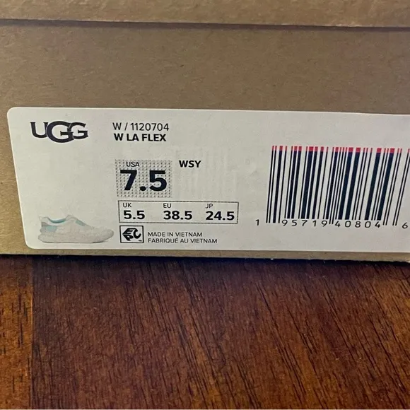 UGG Women’s LA Flex Sneaker! New in box! Chic Stylish Sneaker Shoes! Christmas🎄