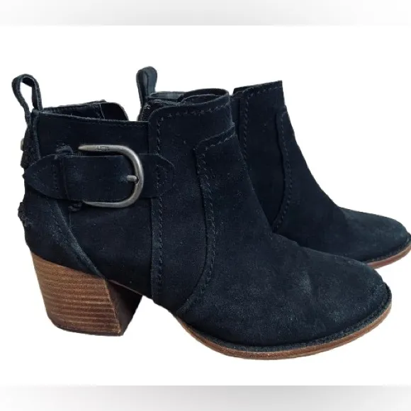 UGG Women's Leahy Buckle Heeled Black SuedeAnkle Boots - BlackSize 8