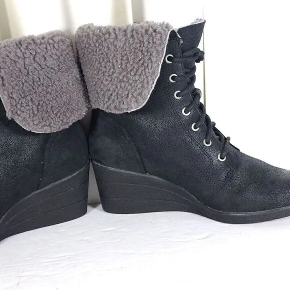 UGG Women's Zea US8 Black Leather Sheepskin Waterproof Wedge Shearling Boots
