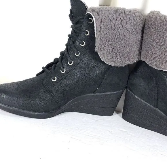 UGG Women's Zea US8 Black Leather Sheepskin Waterproof Wedge Shearling Boots