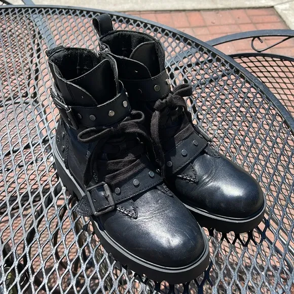 UGG Zorrah Studs Black Leather Women's Boots Size 9