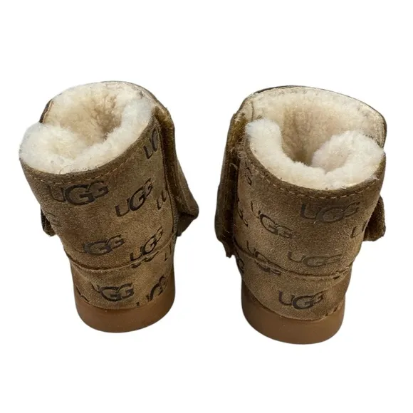 UGGS Chestnut Toddlers Boots Size 6