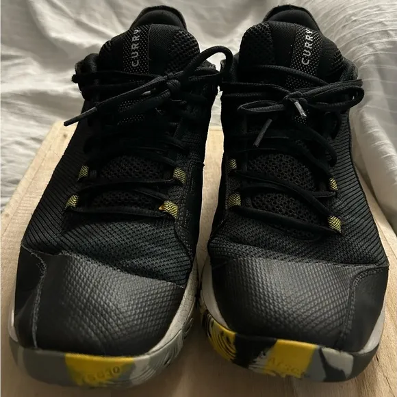 Under Armour Curry 3Z5 Basketball Shoes Black / White /Yellow 3023087 004 Sz 12