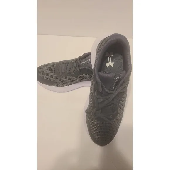 Under Armour UA Surge 3‎ Running Shoes Mens Size 9 Gray/White NEW